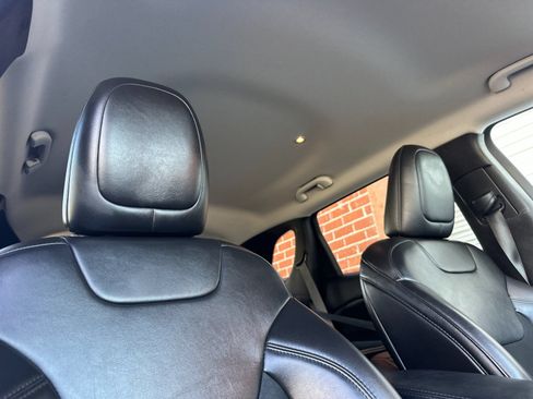Used 2019 Jeep Cherokee Latitude Plus FWD image 23