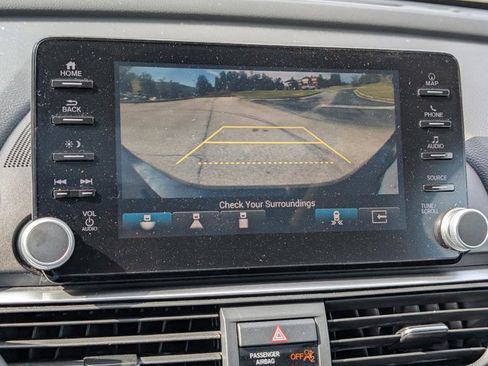 Used 2018 Honda Accord Touring image 25