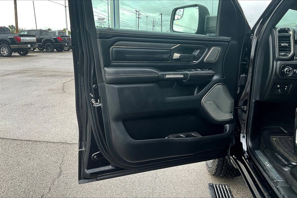Used 2020 RAM 1500 Limited w/ Black Appearance Package AWD/4WD image 18