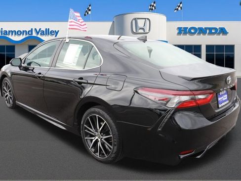Used 2023 Toyota Camry SE image 4