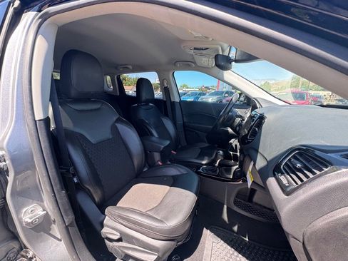 Used 2021 Jeep Compass Latitude image 10