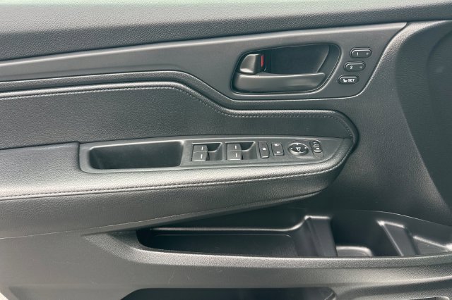 Used 2025 Honda Odyssey Sport-L image 12
