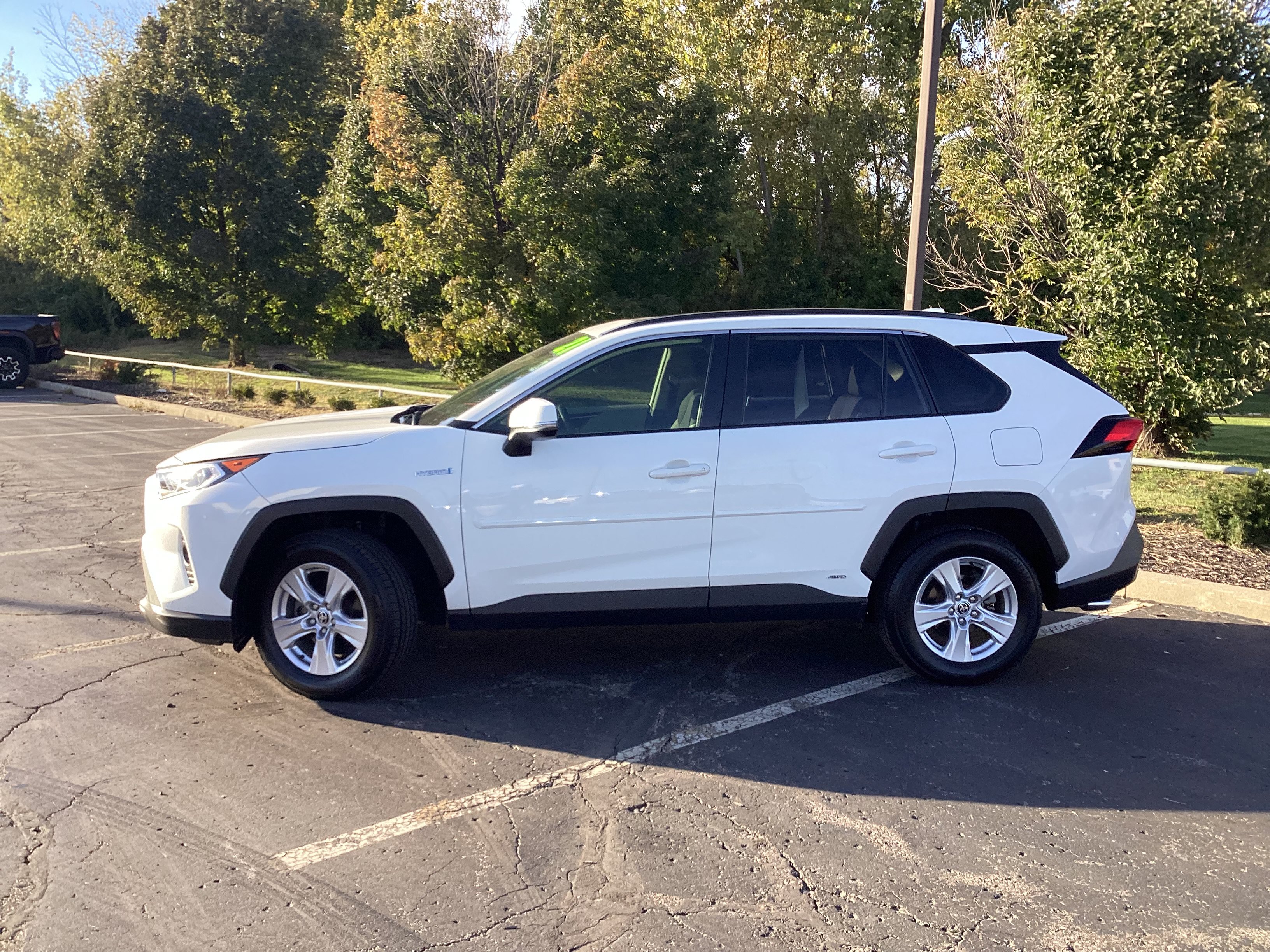 Certified 2021 Toyota RAV4 XLE w/ Convenience Package AWD/4WD image 21