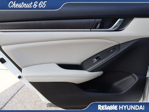 Used 2019 Honda Accord Touring image 16