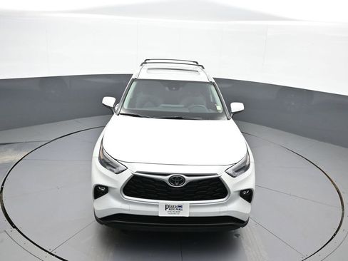 Certified 2024 Toyota Highlander XLE image 37