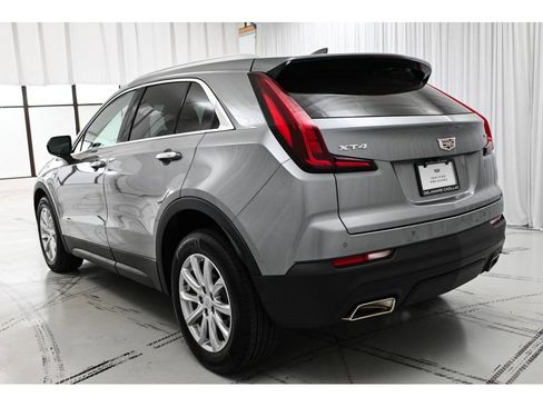 Used 2023 Cadillac XT4 Luxury w/ Cold Weather Package FWD image 5