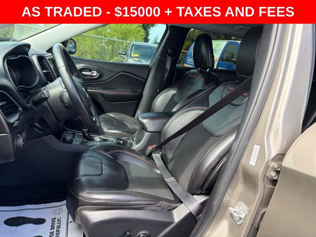 Used 2019 Jeep Cherokee Trailhawk w/ Cold Weather Group AWD/4WD image 14
