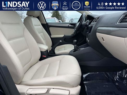Used 2017 Volkswagen Jetta SE image 11