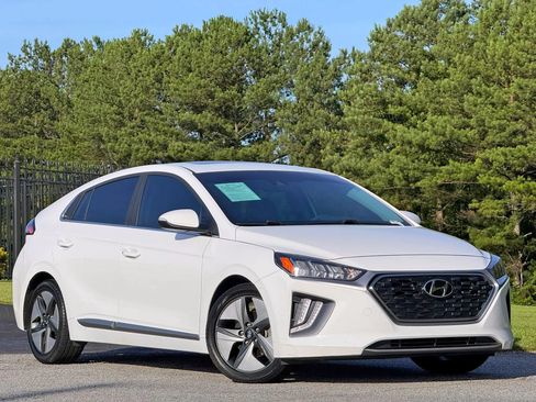 Used 2022 Hyundai Ioniq SEL FWD image 5