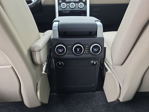 Used 2017 Land Rover Discovery HSE image 26