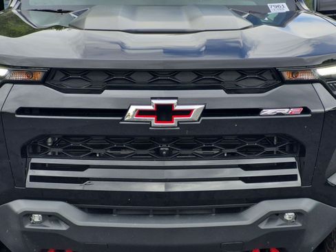 Used 2025 Chevrolet Colorado ZR2 w/ Midnight Edition AWD/4WD image 10