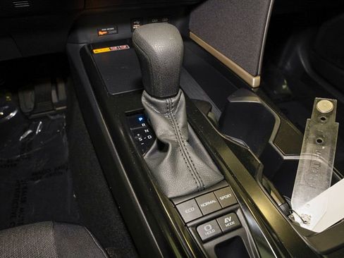 Used 2025 Toyota Camry LE w/ Convenience Package FWD image 15