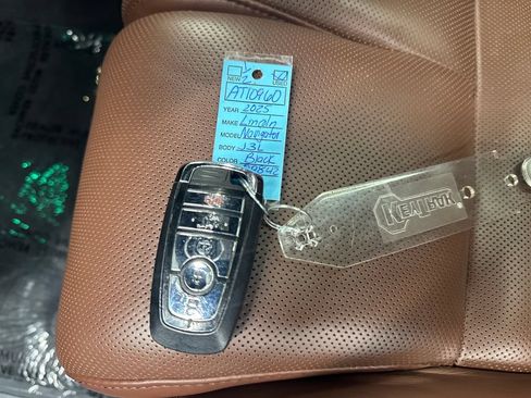Used 2025 Lincoln Navigator L Reserve AWD/4WD image 31