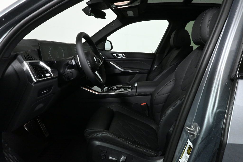 Used 2026 BMW X5 xDrive50e w/ M Sport Package AWD/4WD image 3