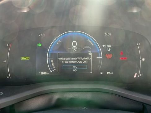 Used 2025 Toyota Camry SE image 6