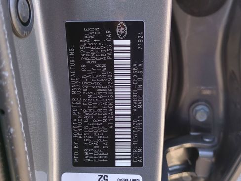 Used 2025 Toyota Camry SE image 35