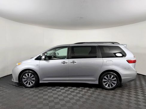 Used 2018 Toyota Sienna XLE w/ XLE Navigation Package AWD/4WD image 18