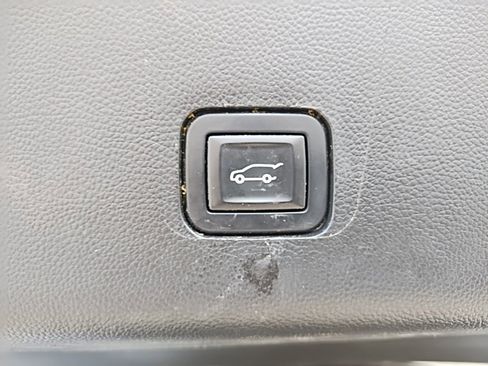 Used 2020 Chevrolet Traverse RS image 64