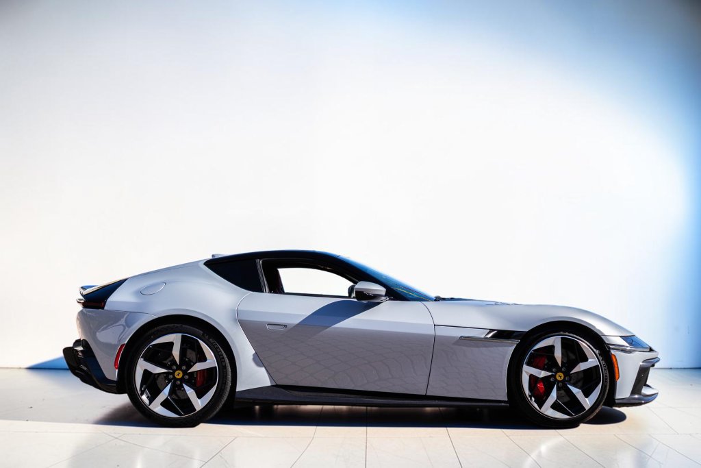 Certified 2025 Ferrari 12Cilindri RWD image 3