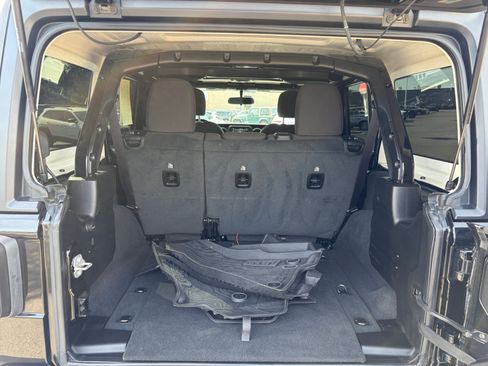 Used 2023 Jeep Wrangler Unlimited Sport AWD/4WD image 31