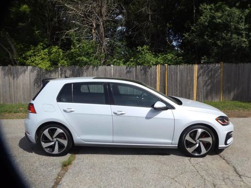 Used 2018 Volkswagen GTI SE FWD image 7