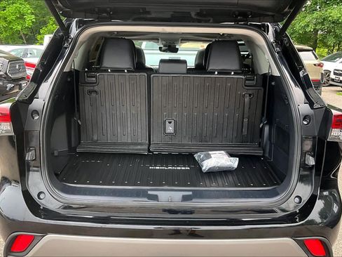 Certified 2024 Toyota Highlander XLE AWD/4WD image 31