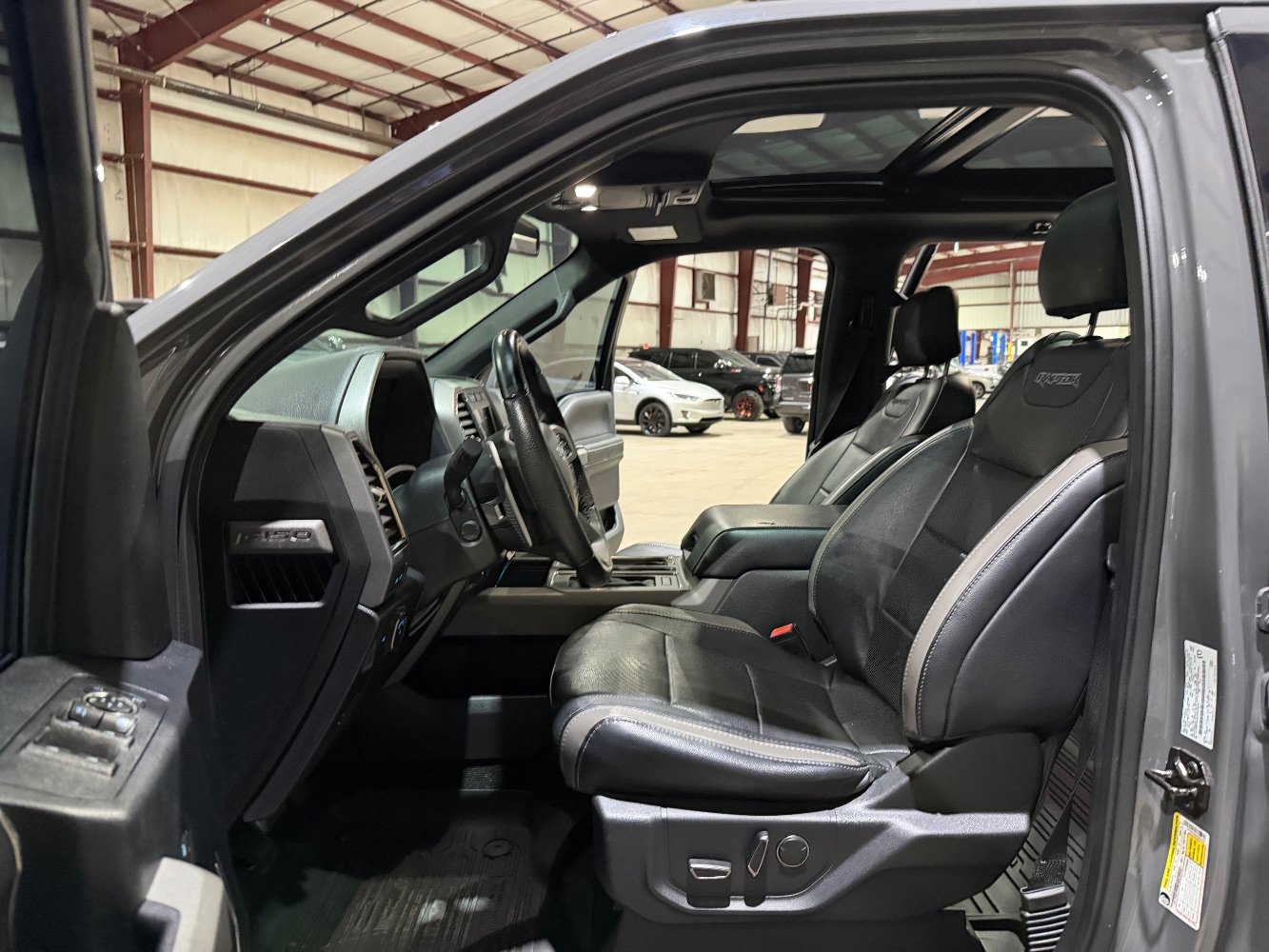 Used 2018 Ford F150 Raptor w/ Equipment Group 802A Luxury AWD/4WD image 13
