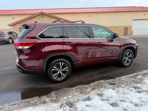 Used 2017 Toyota Highlander Plus image 4