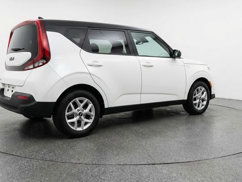 Used 2025 Kia Soul LX w/ LX Technology Package image 9