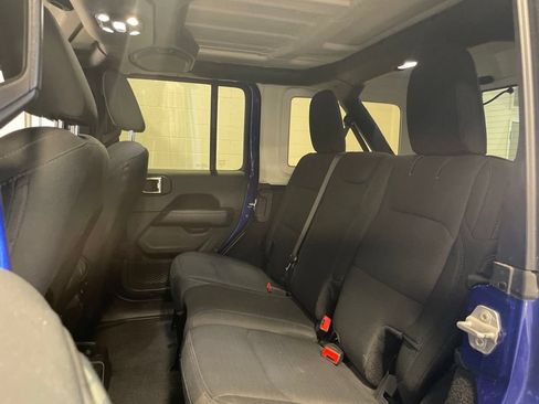 Used 2019 Jeep Wrangler Unlimited Sahara AWD/4WD image 22