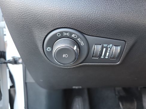 New 2026 Jeep Compass Latitude image 11