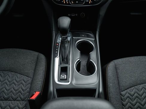 Used 2024 Chevrolet Equinox LT image 38