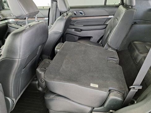 Used 2019 Ford Explorer Limited w/ Class III Trailer Tow Package image 28
