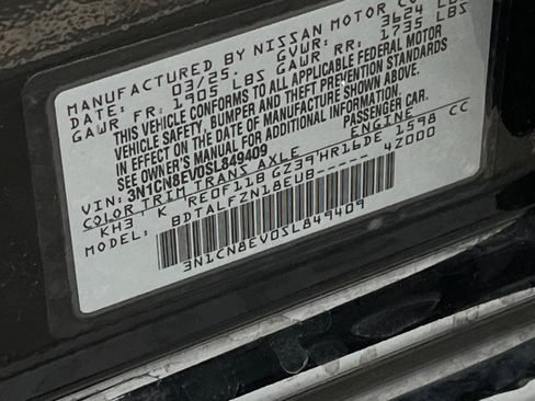 Used 2025 Nissan Versa SV FWD image 29