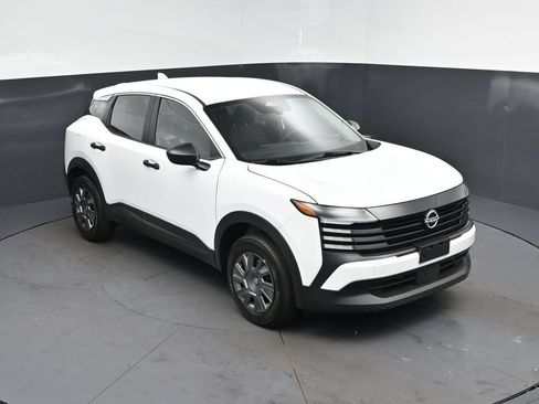 Used 2025 Nissan Kicks S AWD/4WD image 1
