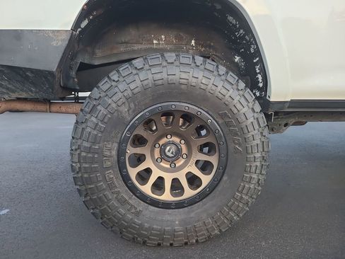 Used 2019 Toyota 4Runner TRD Off-Road image 13