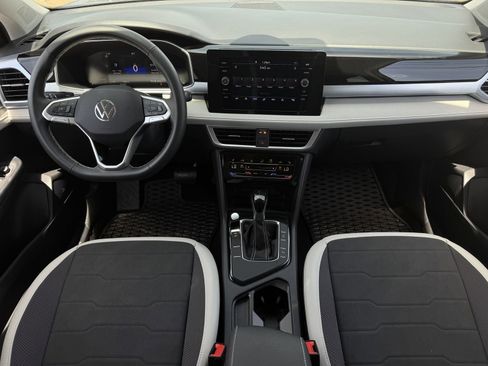New 2025 Volkswagen Taos SE FWD image 13