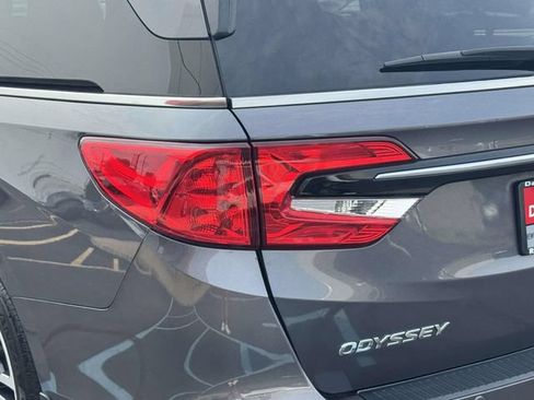 Used 2023 Honda Odyssey Touring image 9