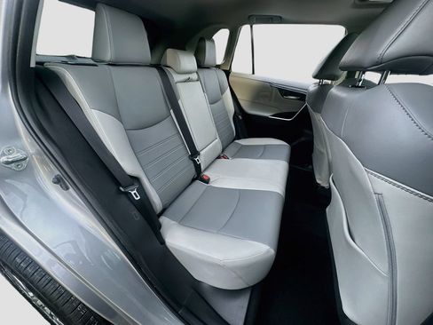 Used 2019 Toyota RAV4 XLE Premium FWD image 26