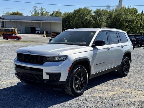 New 2025 Jeep Grand Cherokee L Altitude image 23