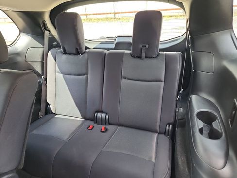 Used 2020 Nissan Pathfinder S image 40