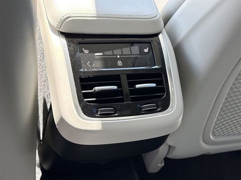 New 2026 Volvo XC60 B5 Ultra w/ Protection Package Premier image 15