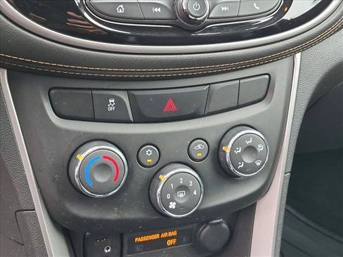 Used 2017 Chevrolet Trax LT w/ LT Convenience Package FWD image 17