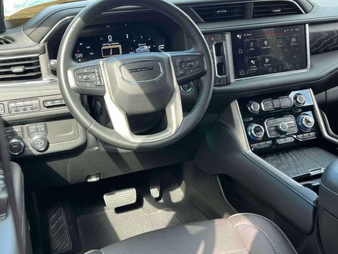 Used 2023 GMC Yukon XL Denali AWD/4WD image 12