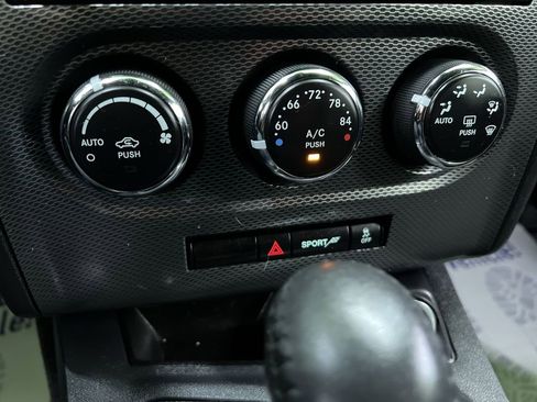 Used 2014 Dodge Challenger R/T w/ Electronics Convenience Group RWD image 23