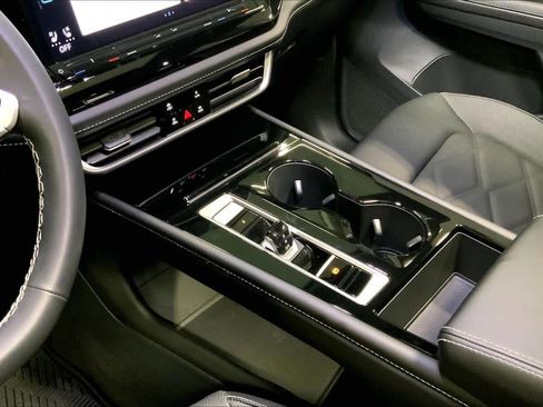 Used 2024 Volkswagen Atlas SE w/ Panoramic Sunroof Package image 15