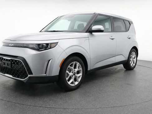 Used 2025 Kia Soul LX w/ LX Technology Package FWD image 3
