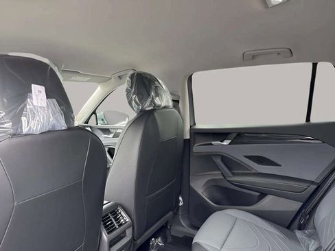 New 2025 Volkswagen Tiguan SE image 7