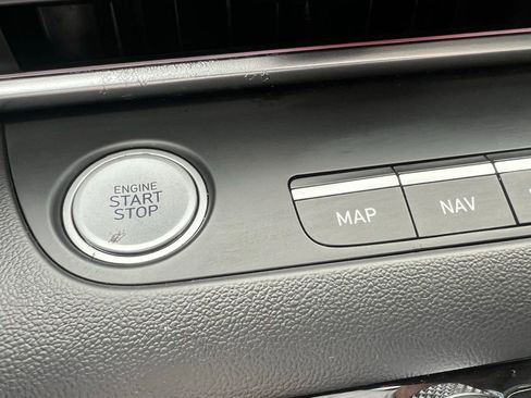 Used 2024 Hyundai Elantra Limited image 38