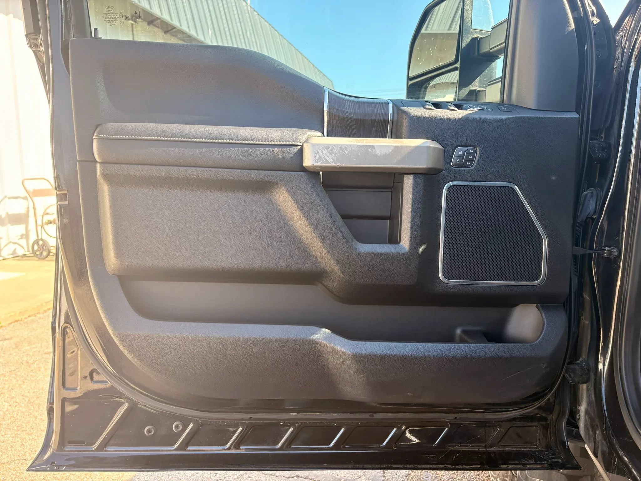 Used 2020 Ford F350 Lariat w/ Lariat Ultimate Package AWD/4WD image 15